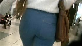 Candid hot ass teen in jeans leggings