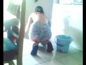 ma femme fait le menage en short