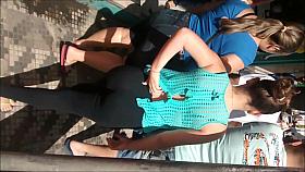 Novinha mostrando o rabinho!