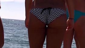 Voyeur Teen Candid with tight butt in Bikini