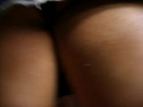 bajo falda en la calle