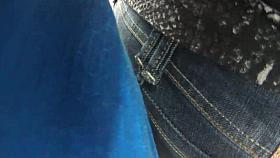 Encoxando uma rabuda na fila