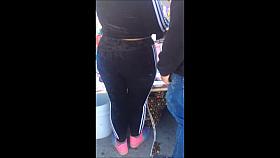 Delicious Pawg in velvet leggins