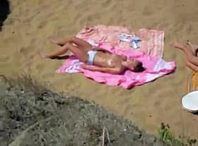 has the beach 2 lesbian