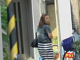 Dear little Japanese hottie flashes her snatch during quick sharking encounter