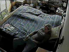 Mature Wanking With Her Yellow Dildo !