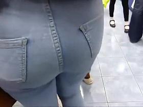 Girls shopping spree gets stalked