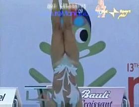 Synchronised swimming oops - split legs pussy view