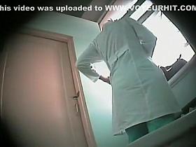 Married woman takes a piss