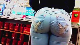 DAMN!!! TIGHT RUMP!!!!