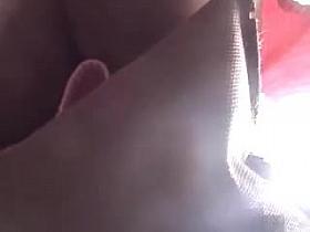 Upskirt sans culotte avec chatte tres poilue