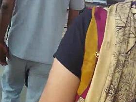 Indian voyeur - Aunty back show in blouse