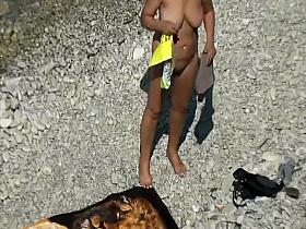 Peeping on a blonde naked woman