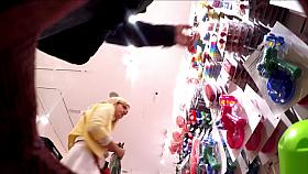Shopping Upskirt