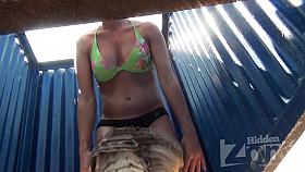 Tanned girl with nice hairdress a cunt in a beach cabin.