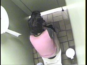 Amateur fem is sport shoes in hot voyeur piss video