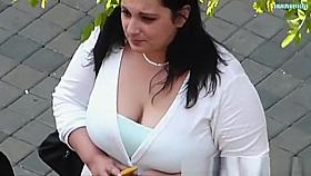 Looking to the neckline