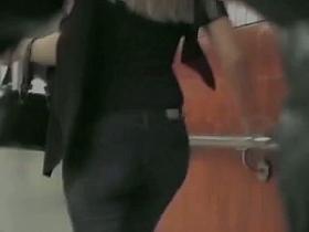 Someone is spying after big round asses and filming them