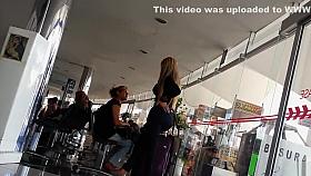 Bootylicious bombshell wears really tight jeans