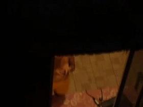 la vecina de abajo..