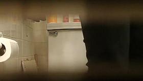 Bad position to spy my sister's peepee