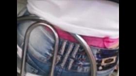 calcinha rosa a mostra