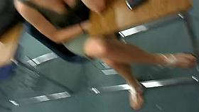 hermosa rubia en la clase