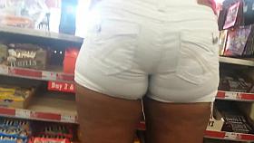 CRAZY LOOKING WEDGIE & VPL