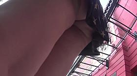 Amazing Frontal Upskirt with tatoo legs. Nice panties