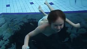 Clara underwater show