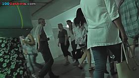 Upskirting vid of a gal with thong splitting her ass