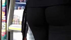 mom's hot ass