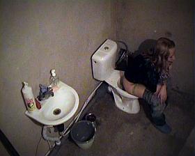 Voyeur brunette pissing