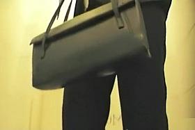 Woman taking a pee and filmed in secret