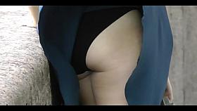 wind raise pretty cute girl's skirt