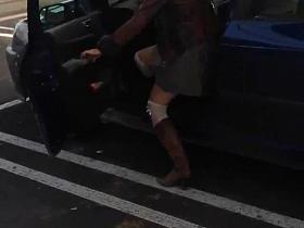 jolie jambes et chausettes avec jupe sexy