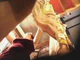 bella probando en vestier