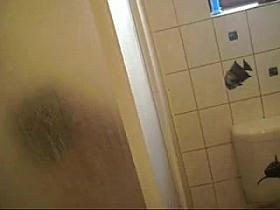 meine Frau rasiert sich die Muschi