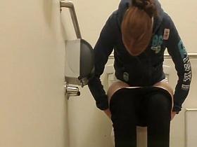 Girl cleaning shabved pussy after pee