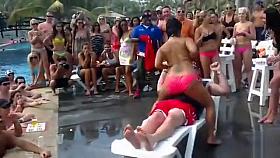 Fat guy gets a wild lap dance from topless girl