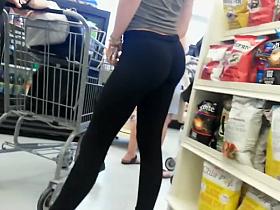 Amazing teen shopping with her big mom