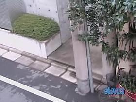 Filming her ass getting skirt sharked from the balcony