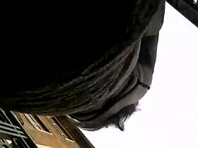 debajo de la falda rica cola