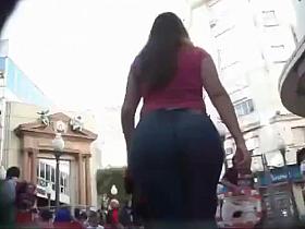 Big Booty Walking 2