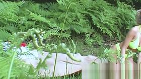 Voyeur Blondine ganz nackig mit blanker Pussy