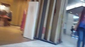 Nena con gorro y gran culo - Girl with cap showing big ass