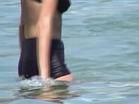 Spying candid asses in latex of matures in the water 07c