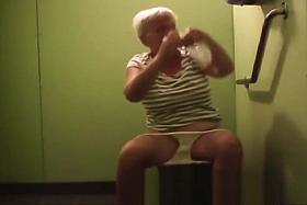 Hiddem cam toilet piss