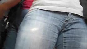 Bucetinha mordendo tudo