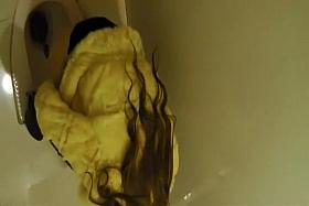 Voyeur had to see that pretty face clearly